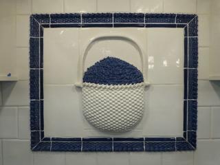 Nantucket lightship basket with blueberries custom panel, custom ceramic blueberry tile panel, custom blueberry tile backsplash, Nantucket Tilemakers custom backsplash with lightship basket